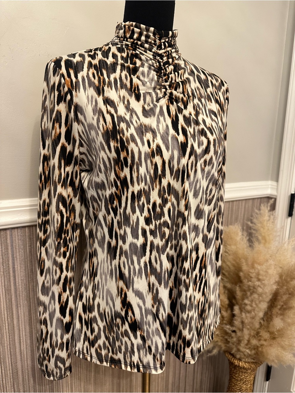 Rachel Rachel Roy Leopard Print Ruched Mock Neck Top Large NWT - Picture 3 of 7
